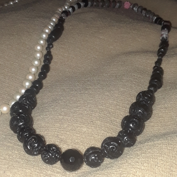 3 Assorted Necklaces - Picture 6 of 8